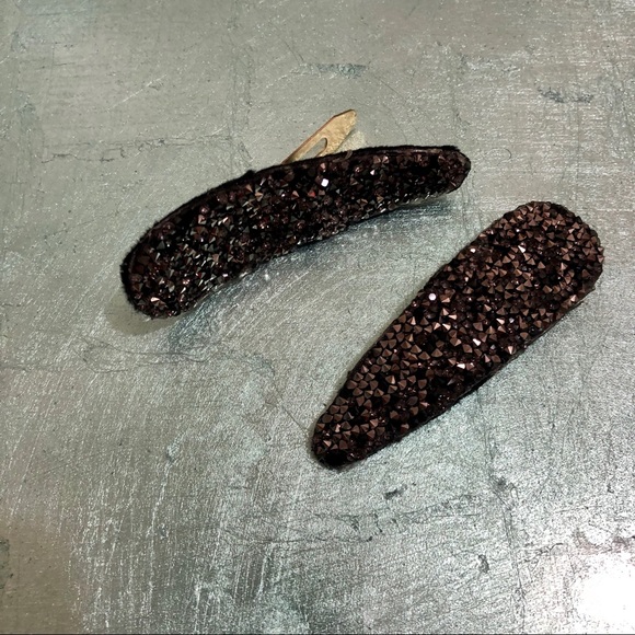 🆕 🔴Buy2️⃣Get 1️⃣🆓 XOXO Set of 2 Sparkly Hear Clips - Picture 3 of 3